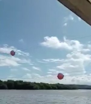 [Vídeo] Morador alerta sobre cabos de alta tensão que estão baixos sobre o mar no Pontal do Peba, em Alagoas