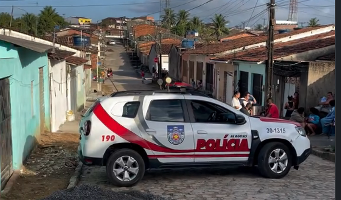 Dois irmãos são mortos a tiros após residência ser invadida em Murici