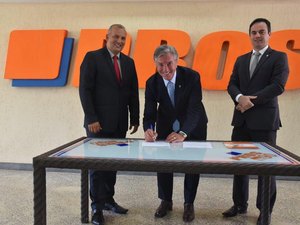 Collor se filia ao PROS e defende coesão para tirar o Brasil da crise