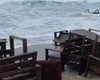 Imagens mostram avanço da maré e faixa de areia alagada na Praia do Francês