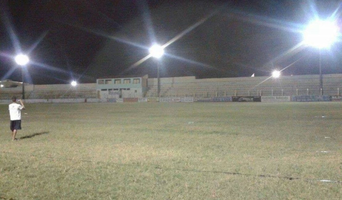 Ipanema realizará teste nos refletores em treino neste domingo (25)