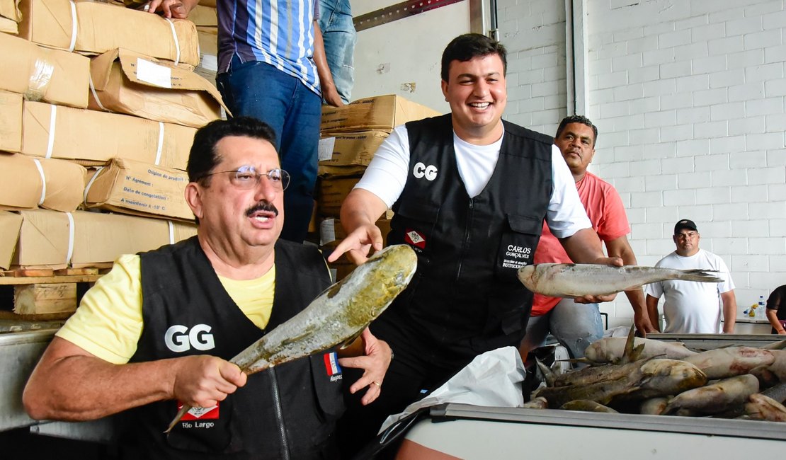 Prefeito Gilberto Gonçalves mantém a tradição da entrega de peixes da Semana Santa