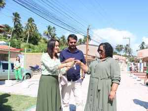 Prefeitura de Japaratinga inaugura academia e entrega veículos