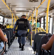 Polícia rastreia celulares roubados das vítimas e acha assaltantes de coletivo, em Maceió
