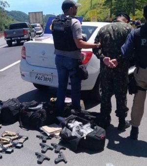 Sargento do Exército é preso levando arsenal de guerra e cocaína para traficantes