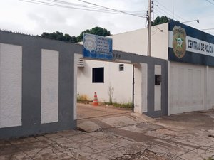 Homem esconde arma  no vaso de planta em um bar mas é preso