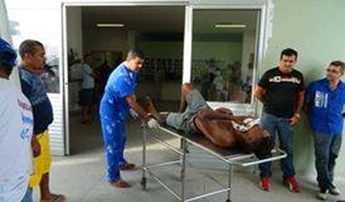 Duas pessoas ficam feridas após acidente com moto