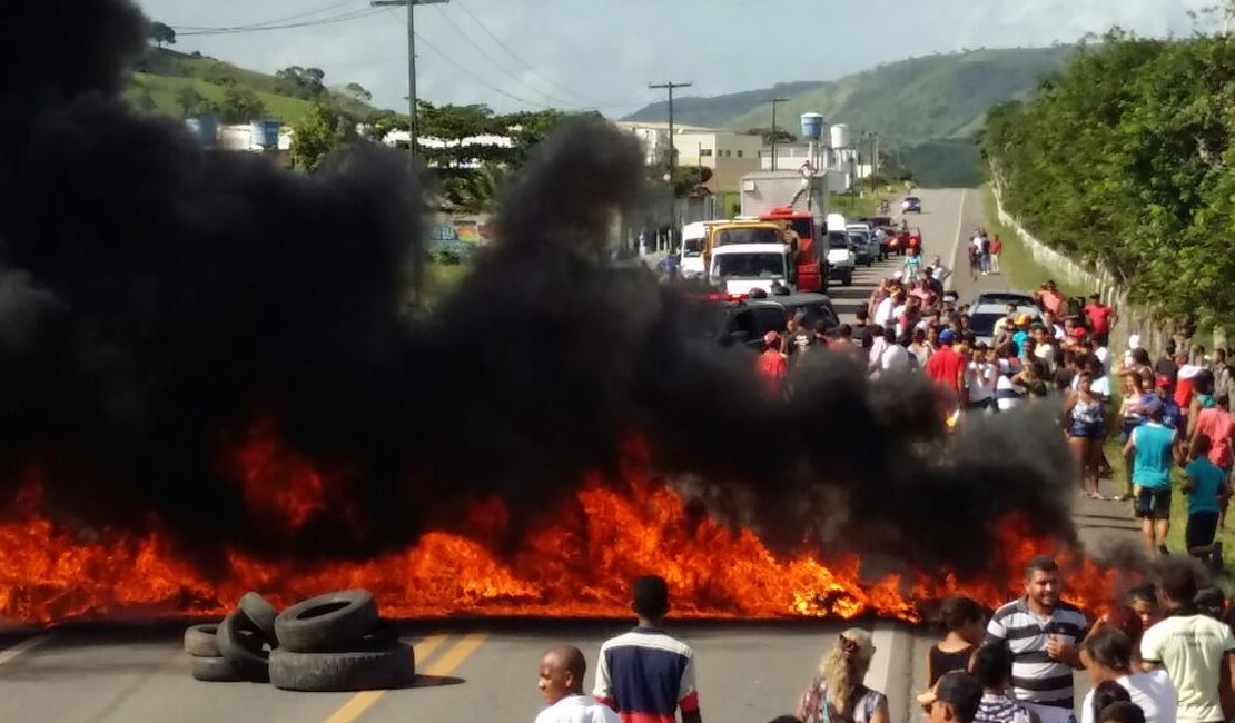Vídeo: moradores realizam novo protesto pedindo liberação do prefeito de Maribondo