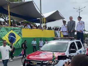 Governador em exercício Ronaldo Lessa abre desfile do 7 de setembro em Maceió