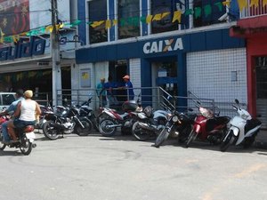 Agências bancárias na região Norte abrem em horário especial