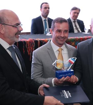 TCE recebe selo ouro na abertura de evento nacional da transparência pública