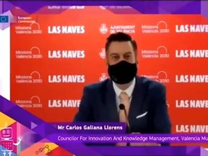 [Vídeo] Político espanhol usa máscara para simular discurso em inglês