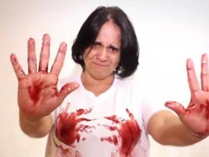 [Vídeo] Contra aborto, Damares suja mãos de ‘sangue’