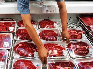 Adolescentes são detidos com peças de carne escondidas sob a camisa em supermercado de Arapiraca