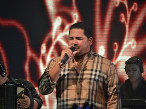 Zezo e convidados celebram noite romântica em Arapiraca