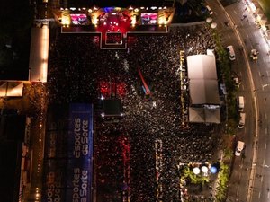 Gustavo Mioto e Ana Castela sobem ao palco no segundo dia do São João Massayó