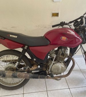PM localiza motocicleta roubada abandonada em via pública de Jacaré dos Homens