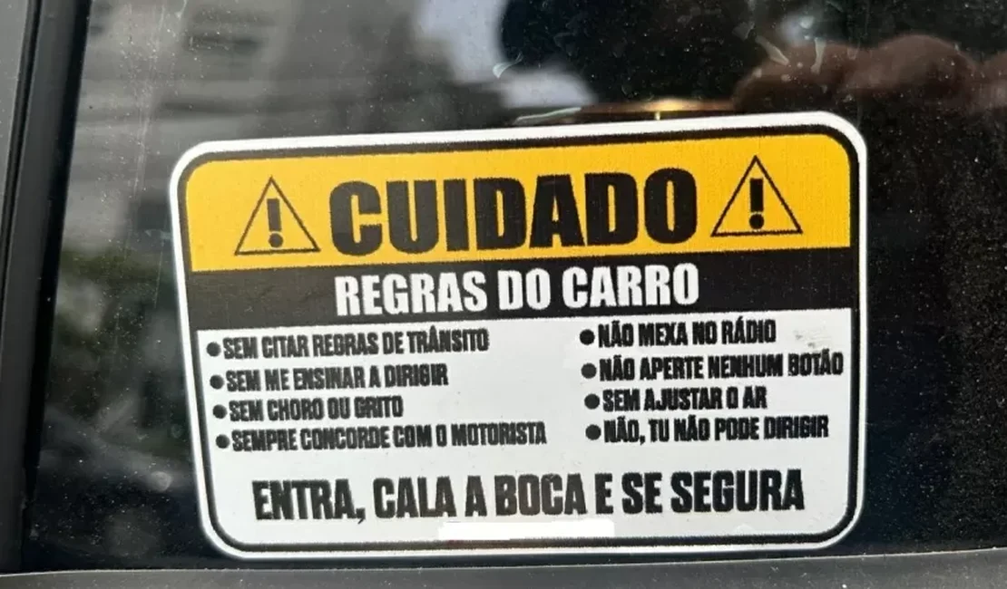 Adesivo de 'regras do carro' vira moda e causa polêmica entre passageiros