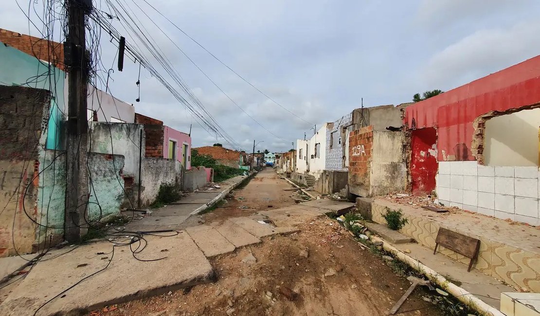 Moradores do Bom Parto entregam abaixo-assinado à Defensoria pedindo realocação