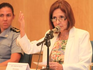 Carro de deputada é alvo de tiros e motorista é baleado