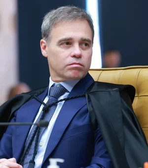 Mendonça critica 'ativismo judicial' e defende respeito à Constituição