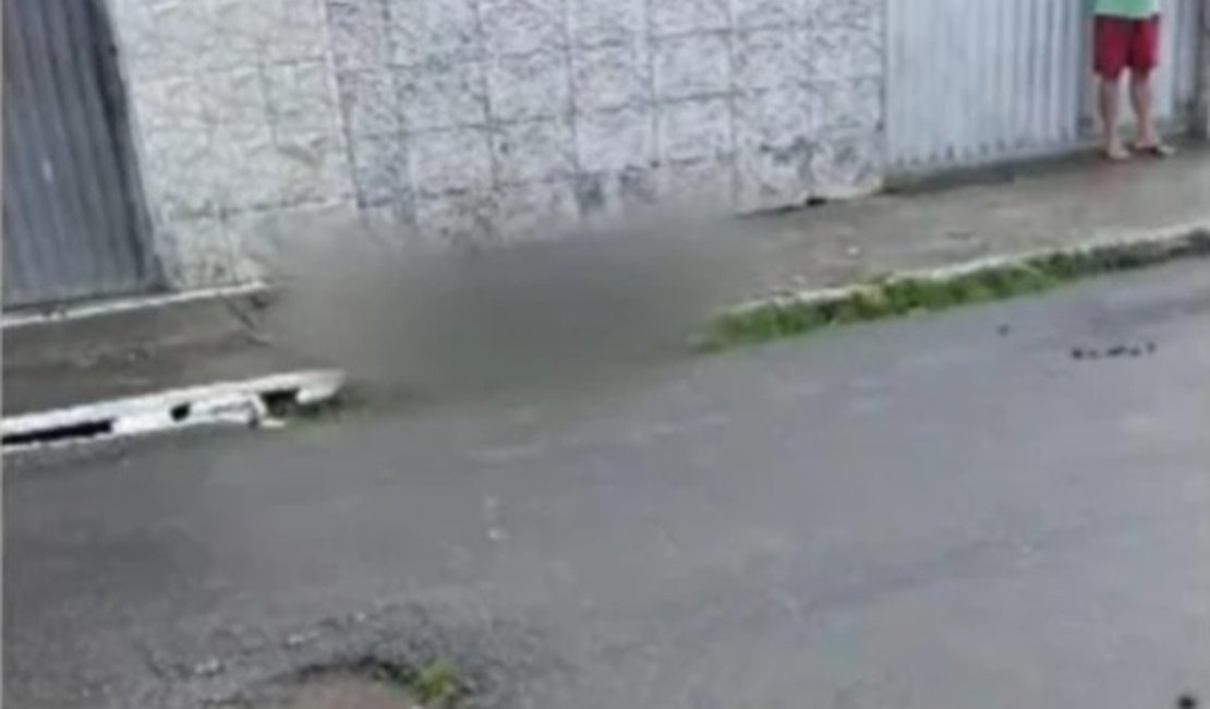 Homem é encontrado morto ao lado de faca e telhas quebradas na Grota da Alegria