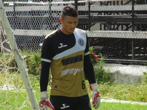 De contrato renovado, Ferreira promete lutar pela titularidade no ASA