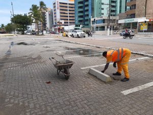 Prefeitura segue ordenando vagas de estacionamento de turismo na orla