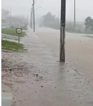 Chuvas voltam a provocar alagamentos em Rio Largo nesta segunda-feira (2)