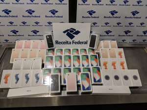 Receita Federal apreende 51 iPhones no aeroporto do Recife