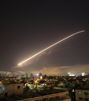 EUA, Reino Unido e França atacam Síria em resposta a suposto uso de armas químicas