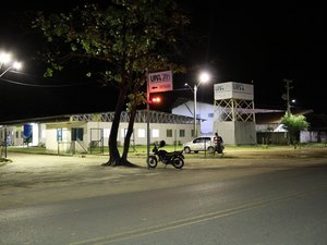 Queda de moto deixa homem com fratura exposta na perna em Maragogi