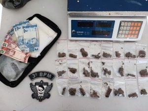 Cheiro forte: Rocam prende jovem que escondia bombinhas de maconha em porta CDs