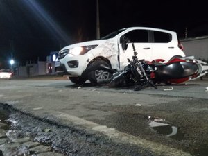 Motociclista fica ferido ao ser atingido por carro em avenida de Arapiraca