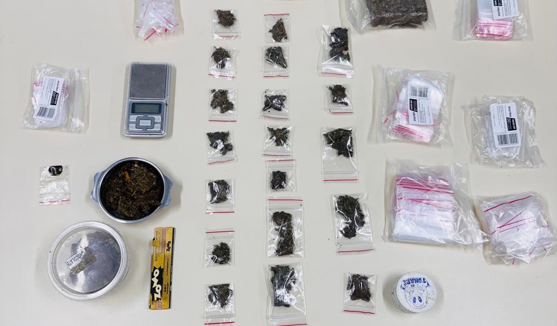 Polícia apreende drogas, balança de precisão e cédula falsa em Taquarana