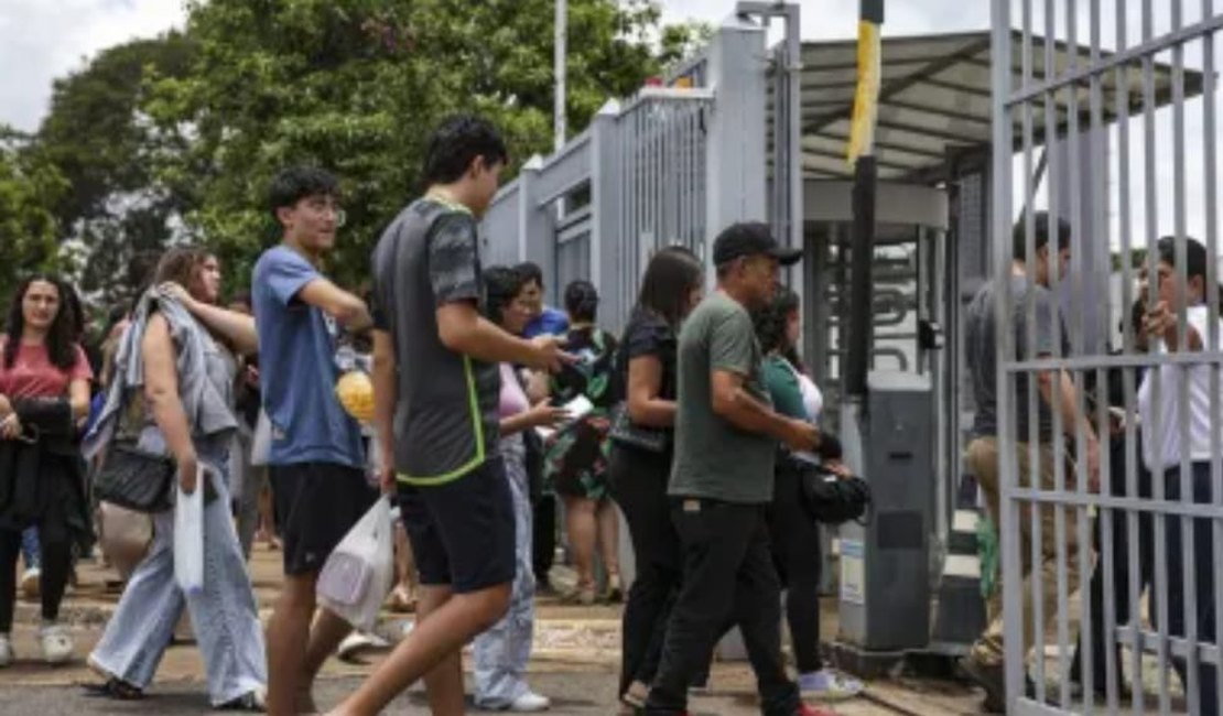 Estudantes fazem segundo dia do Enem 2024 neste domingo; saiba mais