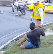 Motociclista embriagado bate em caminhão e é levado à Central de Flagrantes