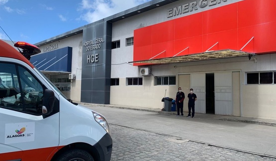 Homem é baleado após criminosos invadirem residência na Pescaria, em Maceió