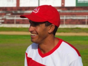 Elenilson Santos é apresentado e assume comando técnico do CEO
