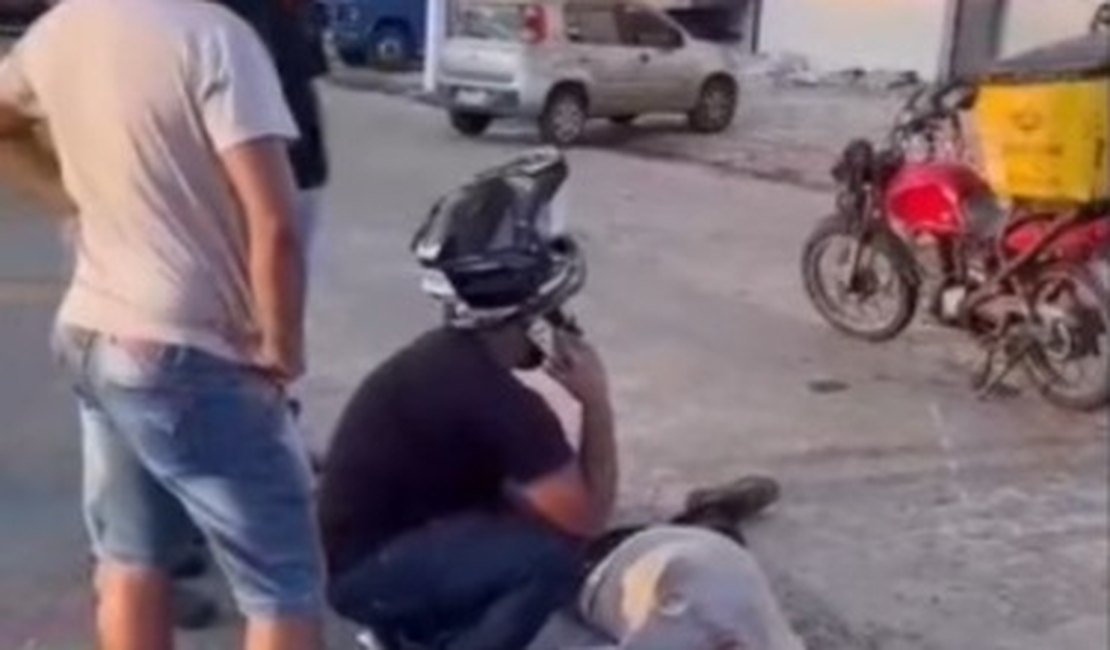 [Vídeo] Acidente entre carro e moto deixa uma pessoa ferida na Avenida Menino Marcelo