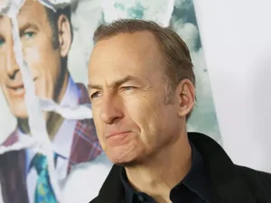 Ator Bob Odenkirk é hospitalizado após desmaiar no set de 'Better Call Saul'