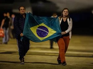 Vivi para contar: 'Vi um míssil ser abatido por cima de minha cabeça', diz brasileira resgatada em Israel