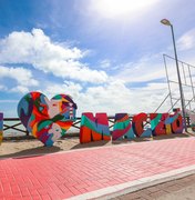 Totem ‘Eu Amo Maceió’ ganha novas cores e traços que refletem a cidade