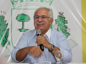 Prefeito de Arapiraca deve pagar indenização de R$ 15 mil à filha de Célia Rocha