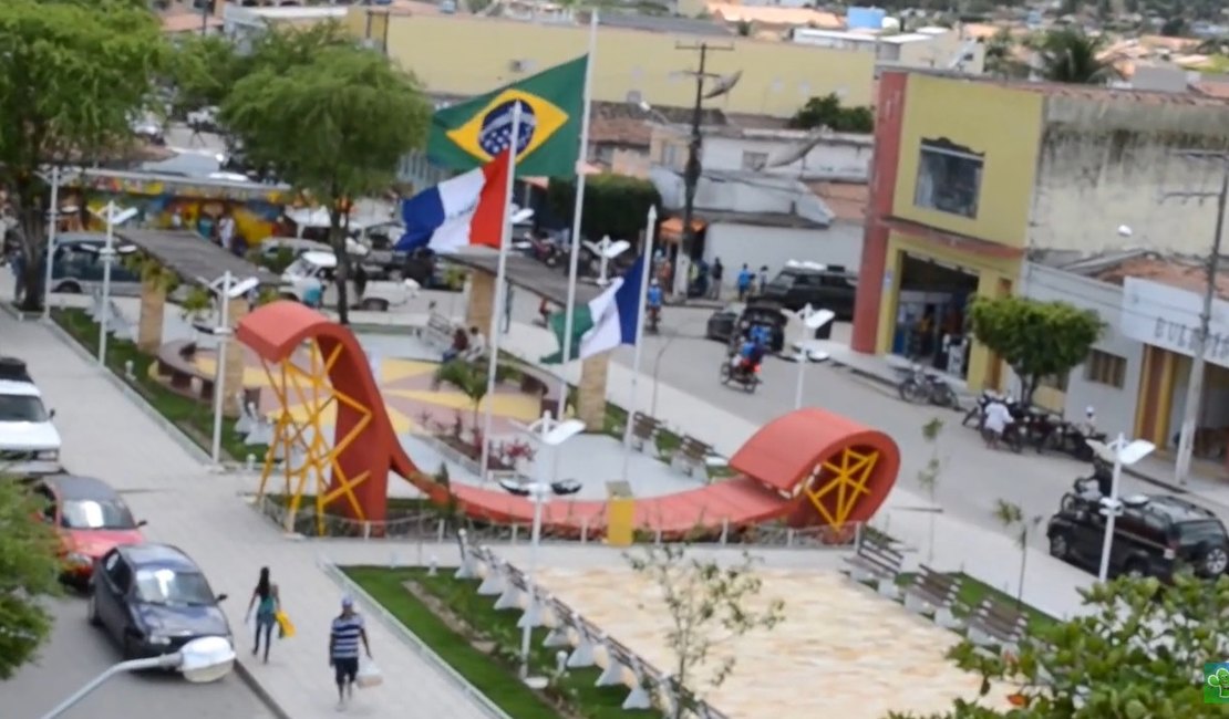 [Vídeo] Homem investigado por tentativa de latrocínio é preso ao chegar ao Fórum de São José da Tapera