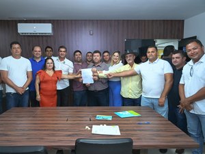 Prefeito Daniel Vasconcelos autoriza reinício das obras do Sistema de Abastecimento de Água em Peroba e Ponta de Mangue