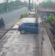 Trio armado rouba veículo na manhã deste sábado (17) no Santos Dumont