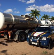 PRF flagra carro pipa transportando água em tanque de combustível
