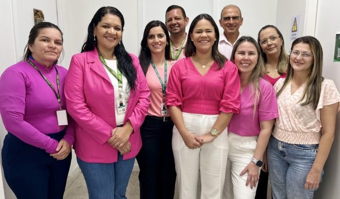 Hospital de Emergência do Agreste inicia campanha Outubro Rosa com adesão de servidores