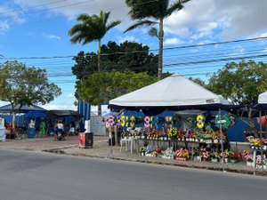 Limpeza de túmulos e comércio de flores já movimentam o maior cemitério de Arapiraca